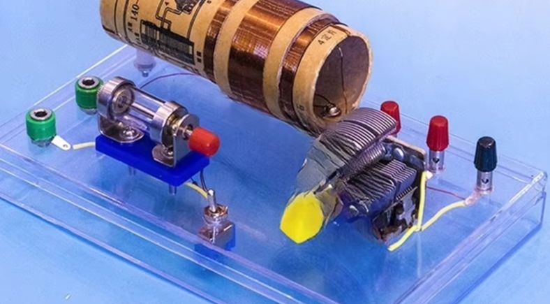 Science Hobbyist - 140 Cewkowy Kondensator Zmiennoprądowy Retro do